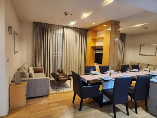 For rent, Siri @sukhumvit, spacious room, decorated very nicely. There is a very large dining table, so good that you don't make a reservation.
