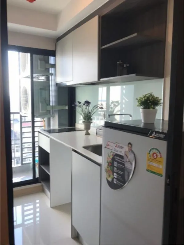 Urgent sale Knightsbridge Skycity, new bridge, decorated like a Miss Canada, new room, never lived, never rented.