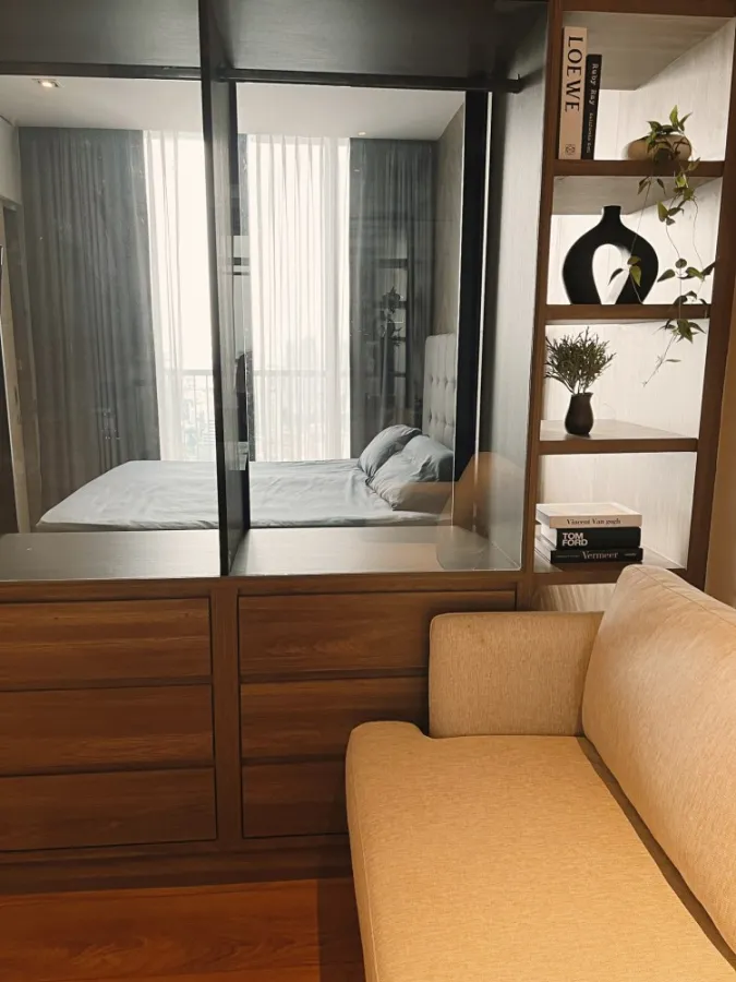 For rent: Park 24 Origin Phrom Phong, 37th floor, great city view, very nice room to sleep. Good furniture. Book now.