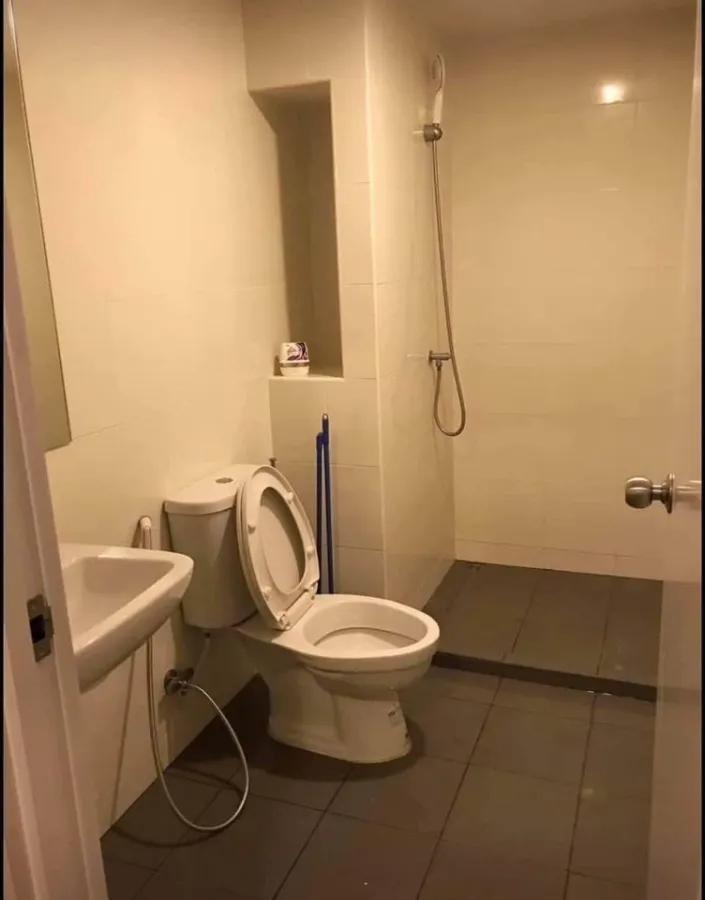 For sale or rent, Notting Hill Sukhumvit-Phraeksa, empty room, good price, room decorating style, don't miss it, book now.