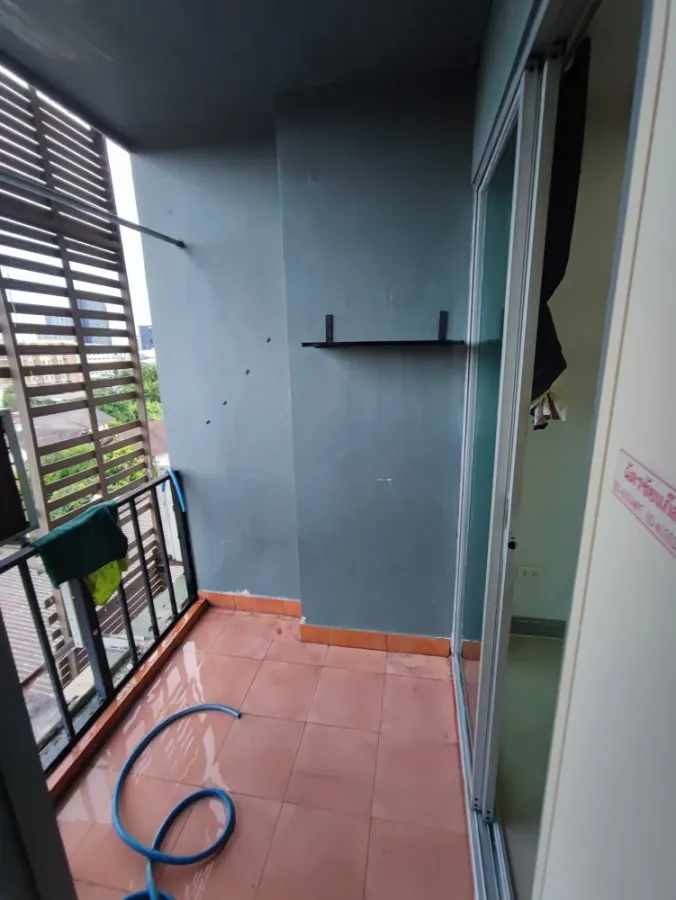 For sale: Regent Home 4 Sukhumvit 85, clean, airy room, comfortable, great location, book now and you won't be disappointed.