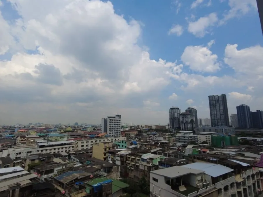 ให้เช่า The Bloom Sukhumvit 71 ห้องกว้าง โซฟานุ่มนั่งสบาย มาพร้อมทีวีจอใหญ่ดูหนังจุใจ รีบจองเลยจร้า