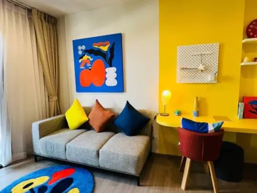 Condo for rent, The Base Phetchaburi - Thonglor, decorated in bright colors, built-in, city view, just carry your bags and move in.
