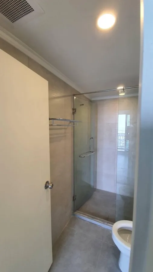 Supalai Loft for sale, Yaek Fai Chai Station, 23rd floor, good view, open and airy, great built-in room, nice to live in. Don't miss out on something