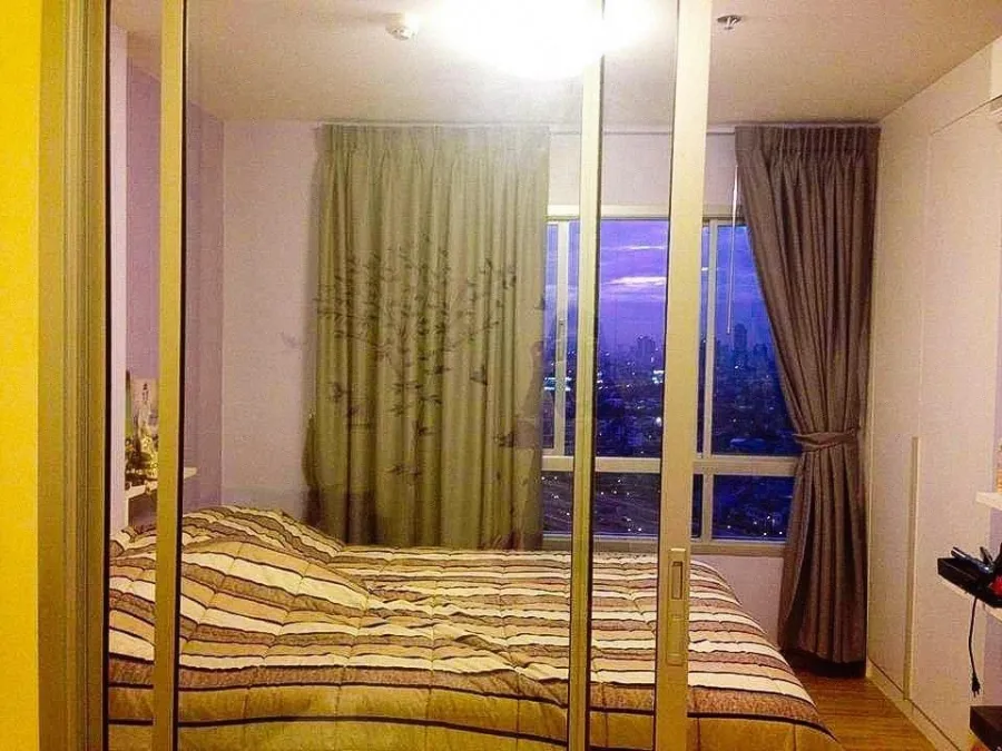 For sale: The Trust Residence Ratchada-Rama 3, glass-divided room, bright colors, hurry to reserve, be the owner.