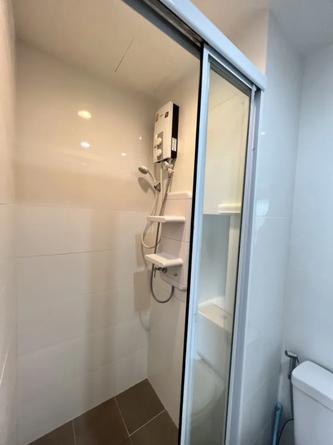 For rent, The Base Park West, 24th floor, city view, beautiful room, fully furnished, ready to move in immediately, book now, hurry up.