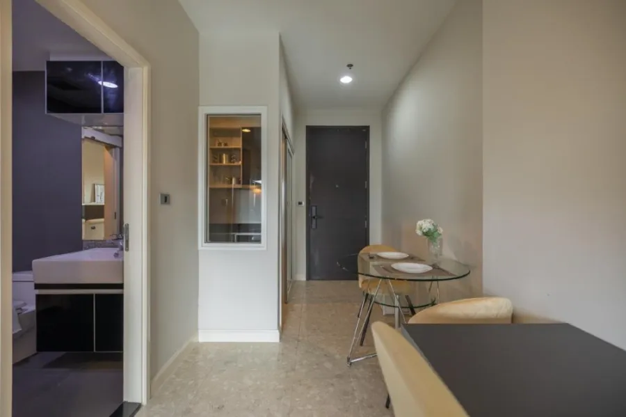 Urgent sale, Condo The Crest Sukhumvit 34, spacious room. Great usable space, hurry and reserve now.
