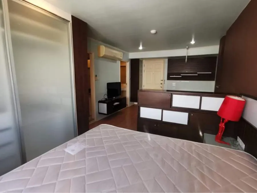 Sell/rent Lumpini Ville Condo, Cultural Center, Building A2, 8th floor, ready to move in, convenient to travel, don't miss it!!