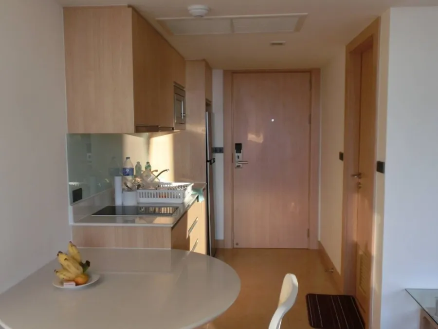 For sale: The Cliff (South Pattaya), studio room, quiet, pool and sea view. You can own it.