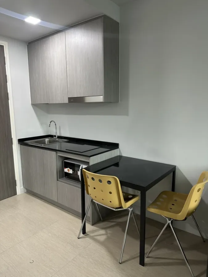 For rent: The Ville Express Ratchayothin, 2nd floor, room size 31.18 sq.m., fully furnished, move in now, don't wait.