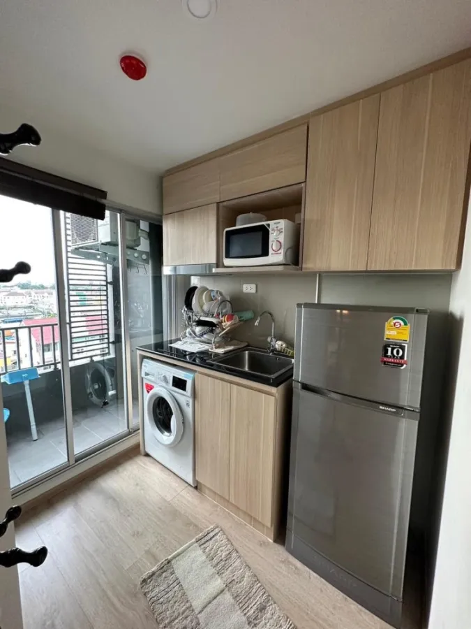 For rent: Elio Del Moss Phahonyothin 34, room decorated with nice built-ins. The sofa can be adjusted to sleep. Book now, don't miss out. ​