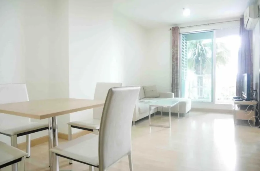 Condo for rent, Rhythm Ratchada, spacious room Comes with a great pool view. Book now, first come first served.