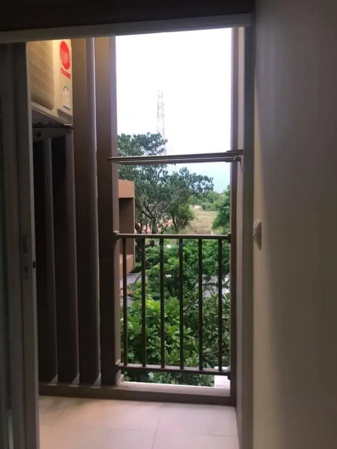 The room is very beautiful, decorated in a very stylish way. With built-in washing machine, don't miss it at Dcondo Campus Rungsit 2 for rent.