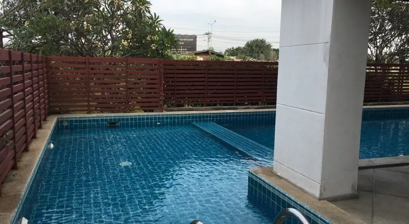 Selling Prima Srinakarin condo, 8th floor, city and BTS view, bright and airy atmosphere. Book now!