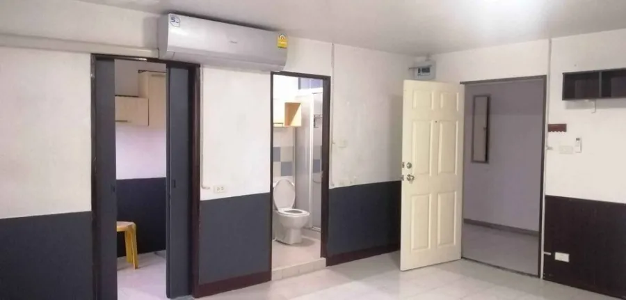 For sale, Lumpini Center Happyland, Building E1, 9th floor, spacious room, comfortable, buy now, don't miss it.