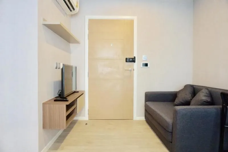 ห้องใหม่ๆ 1 นอน ตึก B ใครชอบห้องเรียบหรูสวยงาม ต้องห้องนี้เลย!! ติดวอลทั้งห้อง น่าอยู่จริงๆ พร้อมเช่