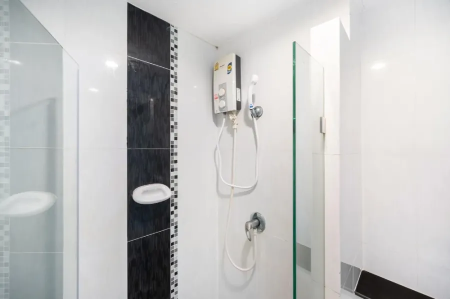For sale: Levo Ladprao 18 Phase 2, 4th floor, beautifully decorated room, fully furnished, ready to move in, don't miss it.