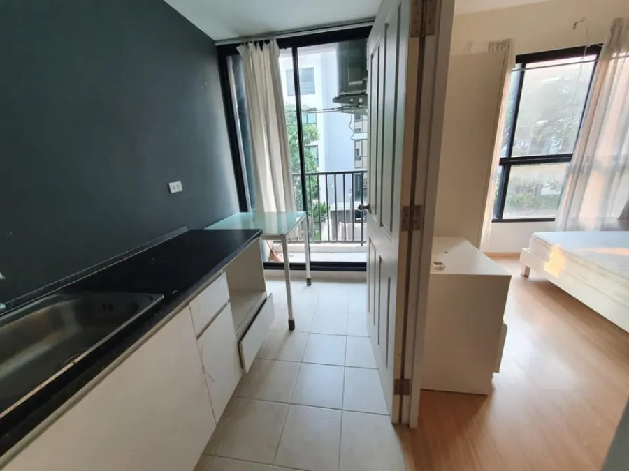 Sell B You Chokchai 4 rooms are private, quiet, fully furnished. Plus a good fosa. Very nice to sit. Book now.