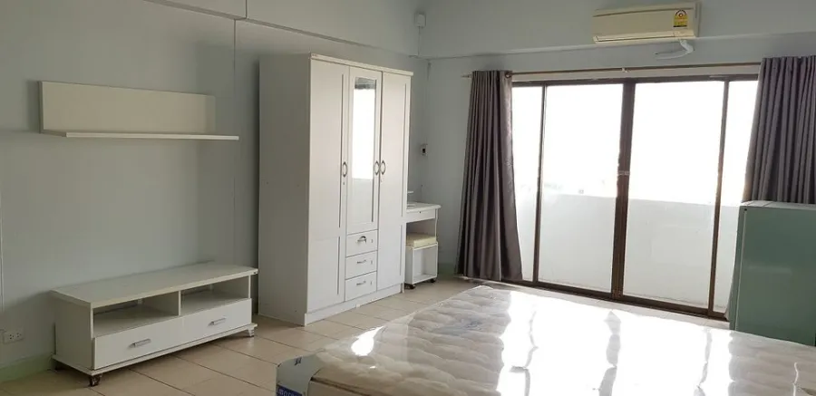 Rent Central Ratchayothin Park, wide, airy, comfortable room The price is light and comfortable. This must be booked.