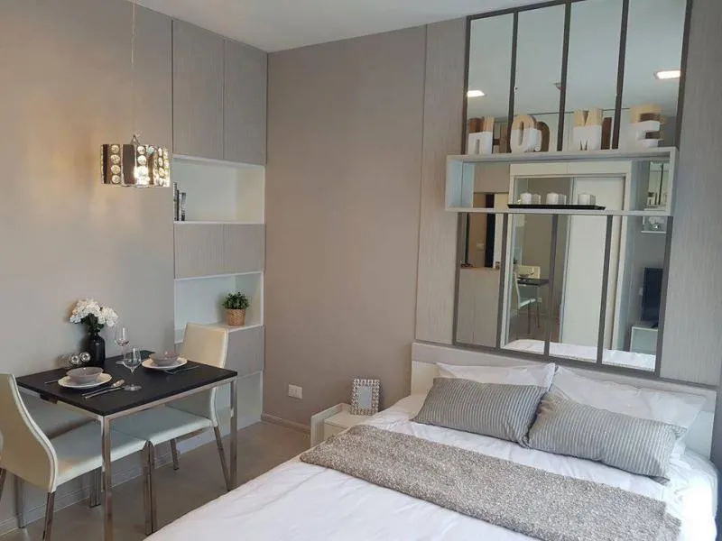 Condolette Mist Rama 9 for rent, the room is very beautiful decorated, very livable. High floor, beautiful view, ready to move in. Hurry up.