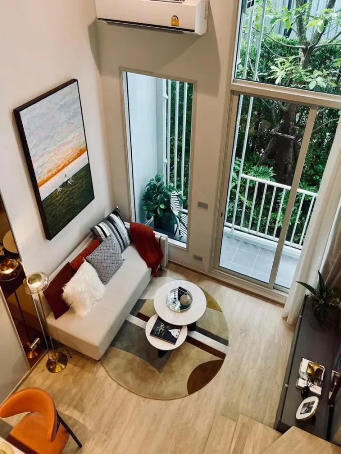 Down payment sale for Culture Chula. The upstairs bedroom is larger than other 1 Bedroom types. The ceiling is 4.3 meters high. Hurry and grab it now!