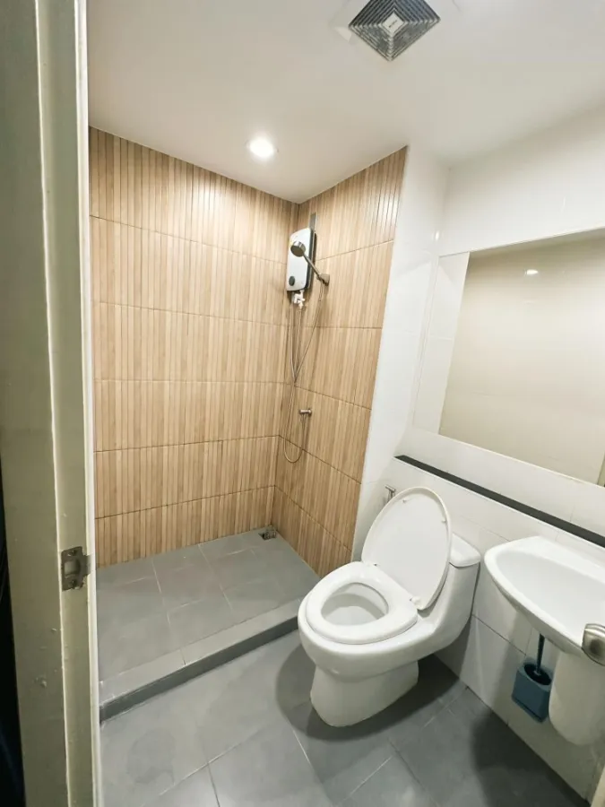 For sale: U Tree Condo @ Kaset Intersection, 2nd floor, not high, separate rooms, with amenities. Hurry and reserve now.
