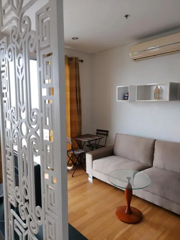For Rent Villa Sathorn ห้องสตูดิโอตกแต่งสวยๆ มีระเบียง บรรยากาศร่มรื่น รับรองอยู่แล้วจะติดใจ ย้ายเลย