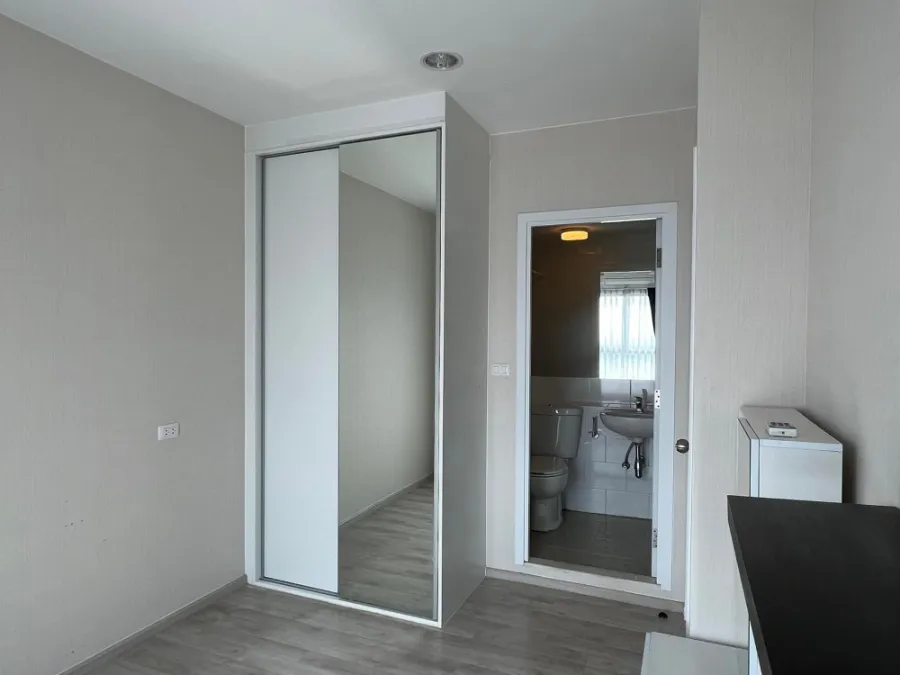 Plum Condo Central Station for rent, phase 2, empty room, good price, 20th floor, good view, room decoration, don't miss it
