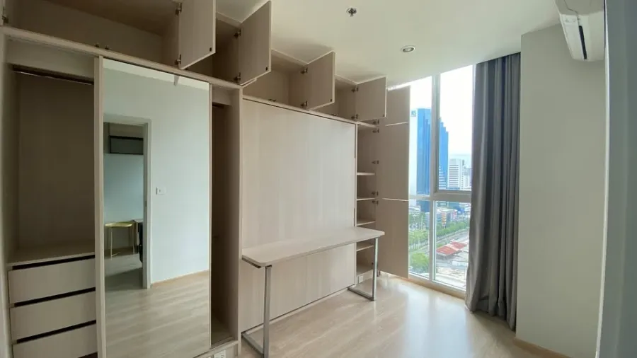 For rent: Noble Revolve Ratchada, a lovely unit with an unobstructed north-facing view and fully furnished. Book now!