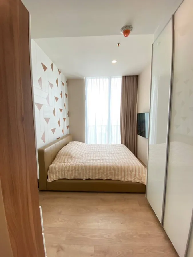 For rent, Noble Be 19, city view, high floor, room decorated in white tones, very inviting Carry your bag and move in.