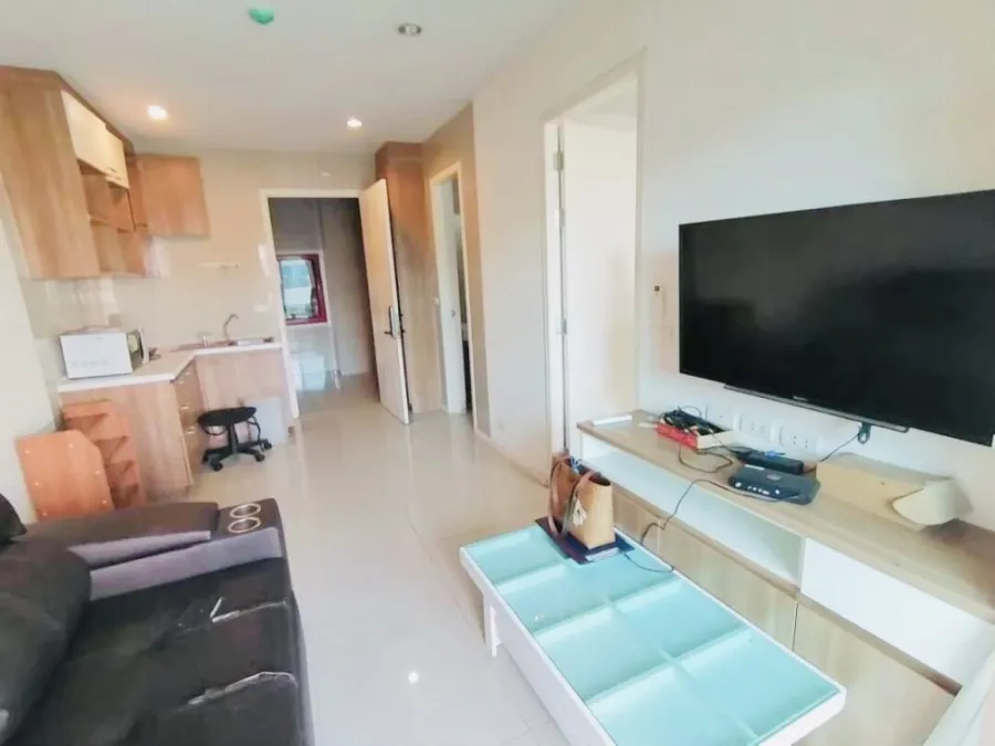 For rent: Happy Condo Lat Phrao 101, room in comfortable color tones. I'm already comfortable. You can just come in and stay.