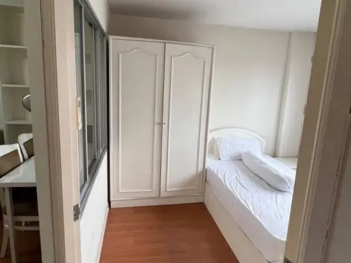 For rent: Lumpini Town Bodindecha-Ramkhamhaeng, Building D4, 7th floor, separate bedroom and living room. Furniture and appliances as shown in the pic