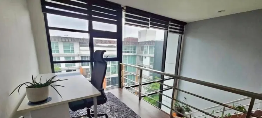 ให้เช่า D65 Condo – Duplex เพดานสูง โปร่ง โล่ง อยู่สบาย ชั้นบนสุด เงียบ เป็นส่วนตัว จองเลย อย่ารอช้า