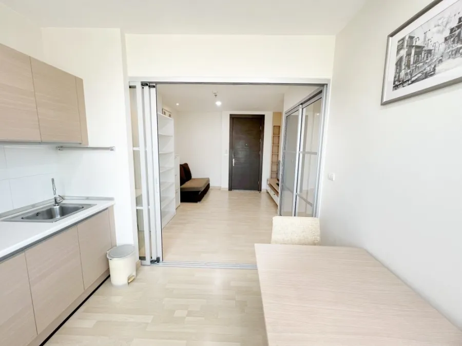 Condo for rent, Rhythm Ratchada, corner room, ready to move in, convenient travel, near MRT Ratchadaphisek.