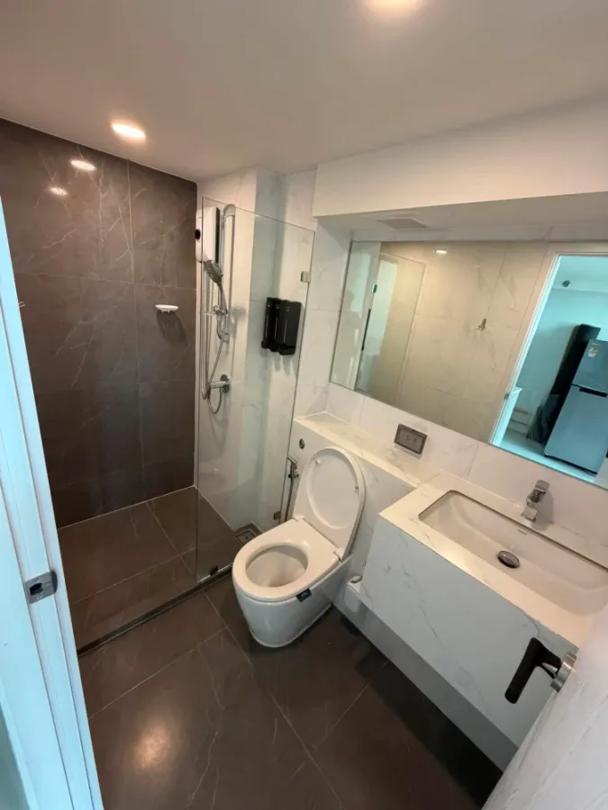 For rent: Origin Plug & Play Nonthaburi Station, a two-story unit, ready to move in, with a beautiful view. Don't miss out!