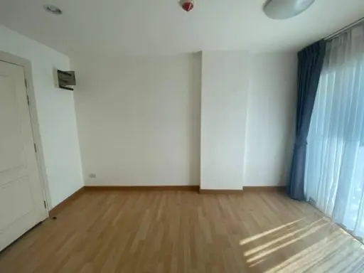 For rent: Incio Serithai, 6th floor, empty room, airy, spacious, comfortable. If interested, hurry and reserve now before it's gone. Hurry!
