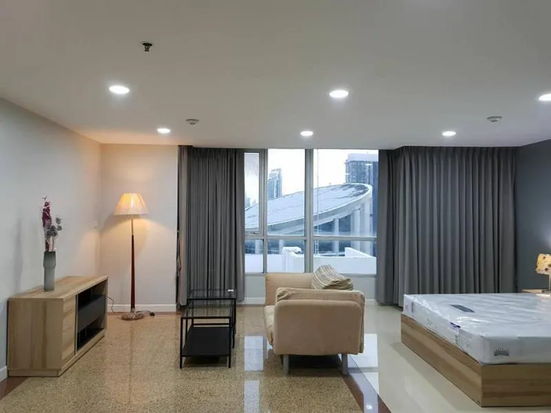 For Rent ให้เช่า "Noble House Phayathai"Large Studio 45 sq.m. 24fl.**Only 18,000 Baht**