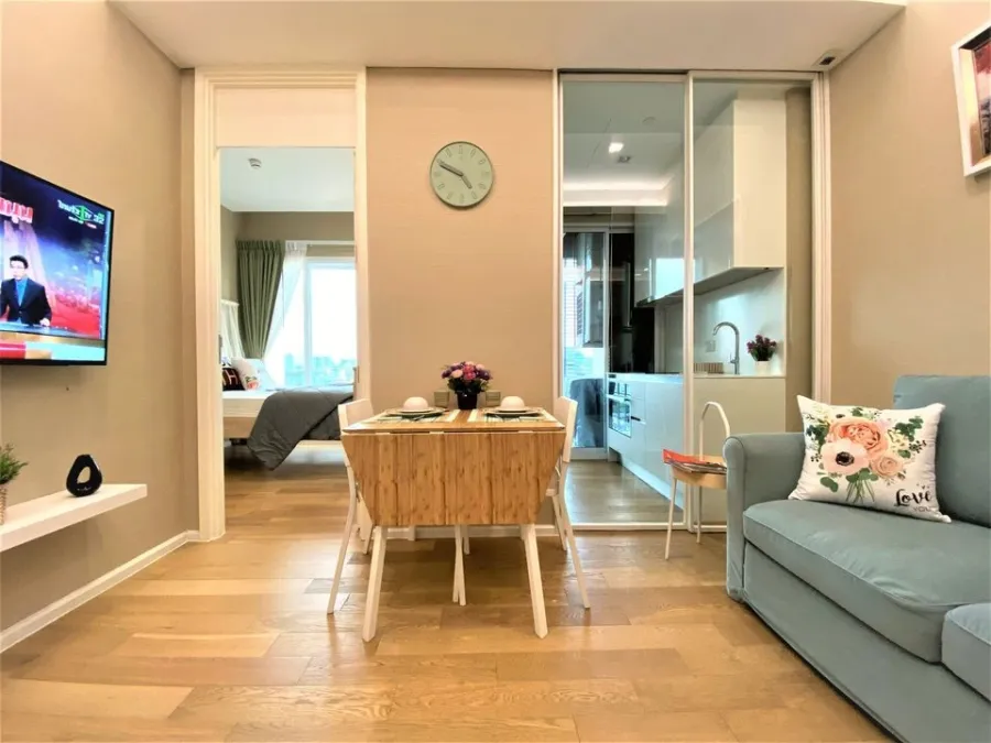 For rent: The Saint Residences, beautifully decorated room in a sweet style. The entire room is wallpapered. Can't reserve it?