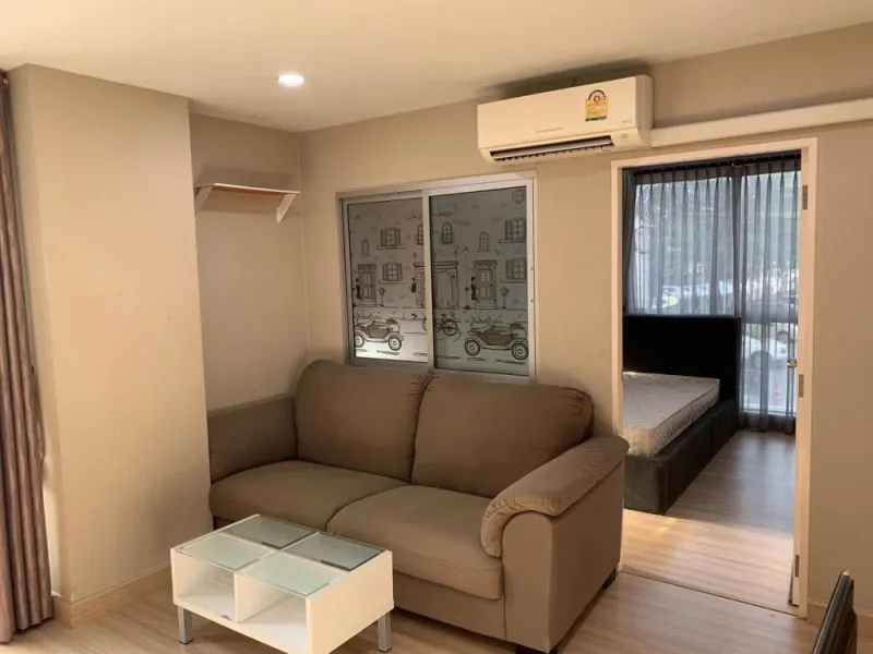ให้เช่า เดอะ นิชลาดพร้าว 130 ห้องพร้อมอยู่ โซฟาขนาดใหญ่เวอร์ พักผ่อนสบายมาก รีบจองได้เลย
