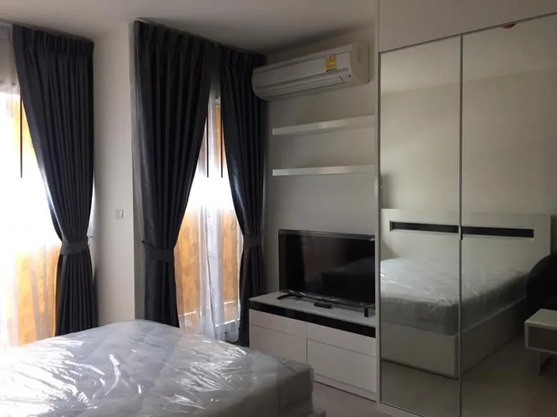 For rent, Rhythm Asoke, condo on a new type of happiness, sleeping, looking at beautiful views, plus a good price.