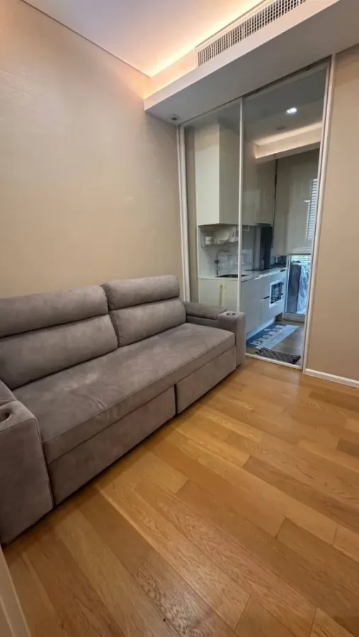 For sale, for rent!! Condo The Saint Residences, 32nd floor, Building C, convenient transportation, good price, hurry and book now!!
