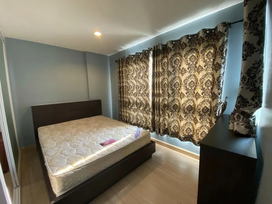 For sale, Milestone Seri Thai, spacious room, comfortable, good condition, plus a very good price, book now, don't wait.