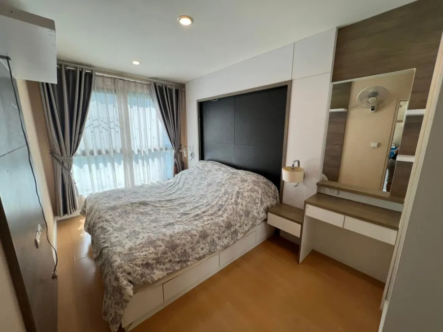 For rent!! Metro Sky Ratchada Condo, built-in furniture, complete electrical appliances You can carry your bags in and book now!!