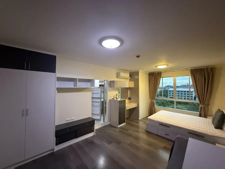 For rent: Dcondo Campus Resort Bangna, 1 bedroom, 1 bathroom. High-quality built-in furniture. Excellent location. Book now!