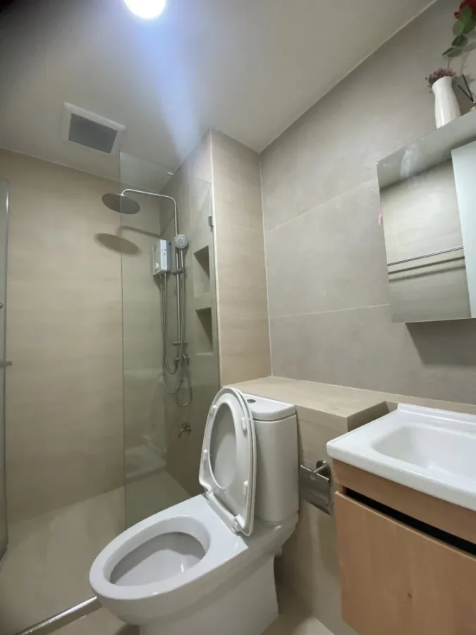 For rent: Parkland Taksin - Tha Phra, 24th floor unit with excellent ventilation. Fully furnished with complete functionality. Book now!