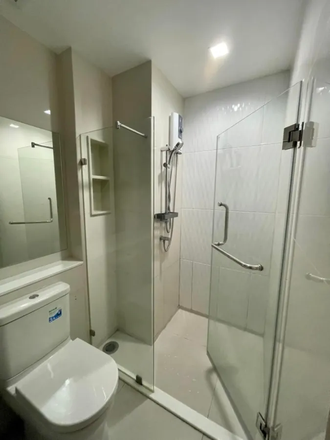 Condo for rent Life Asoke-Rama 9, nice decorated room Good electrical appliances Tell me don't miss it