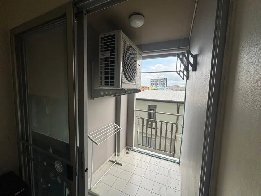 For rent: Lumpini Town Bodindecha-Ramkhamhaeng. The room is clean and nice. Big closet, can hold all the stuff you want, move it now.