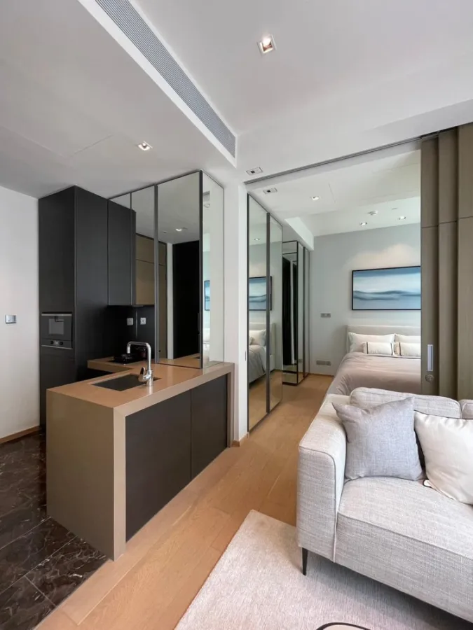 Condo for rent or sell, 28 Chidlom, 1 bedroom, 1 bathroom, size 39 sq m, 11th floor, fully furnished, ready to move in. Book now.