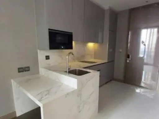 Condo for sale, The Esse at Singha Complex, high floor, near Nana BTS station. Don't wait, book now.