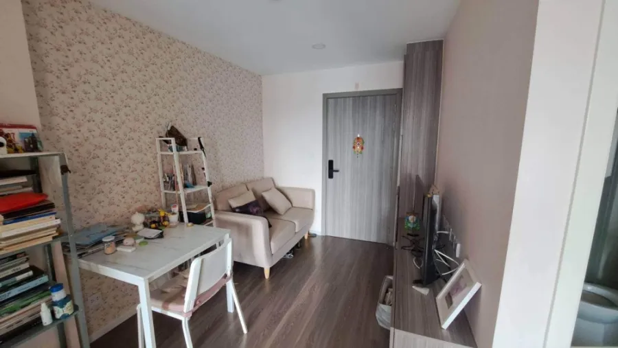 Sell and rent The Origin Phahon - Saphan Mai Partitioned room Install wallpaper throughout the room with floral patterns. Book now.